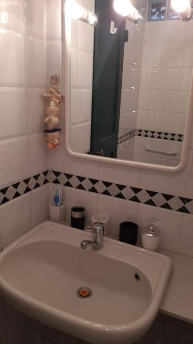 A Casa Di Silvia Apartment Камогли Екстериор снимка